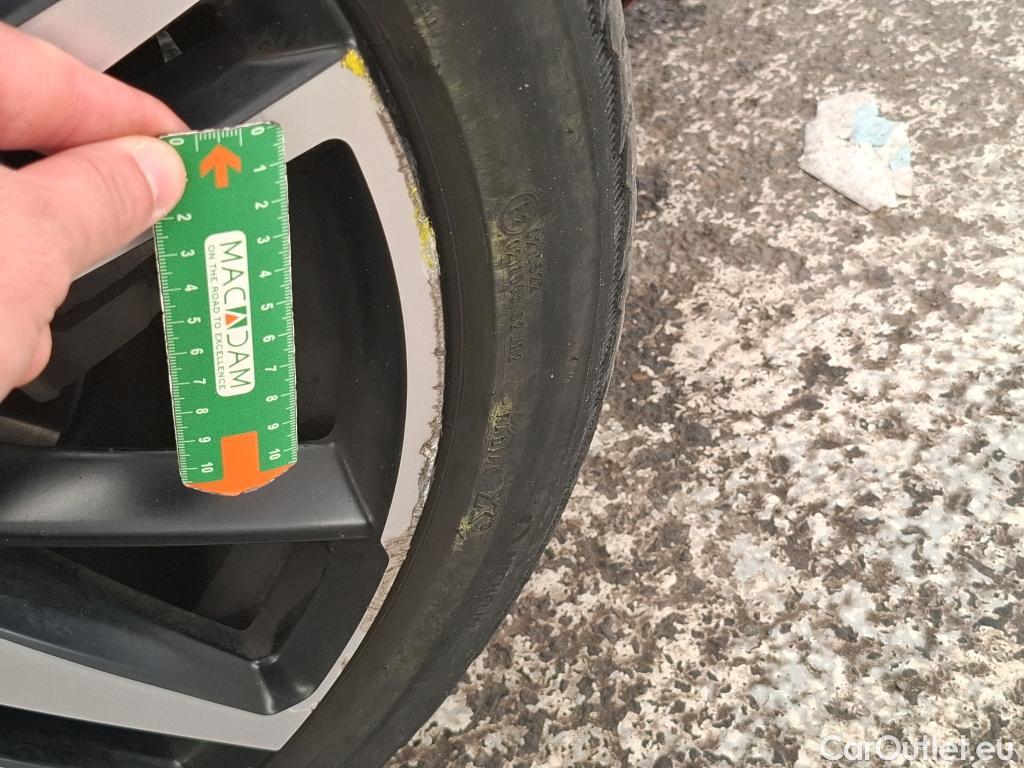  Volvo  V60 VOLVO  / 2018 / 5P / Break Recharge T6 340 Geartronic 8 R-Design #61