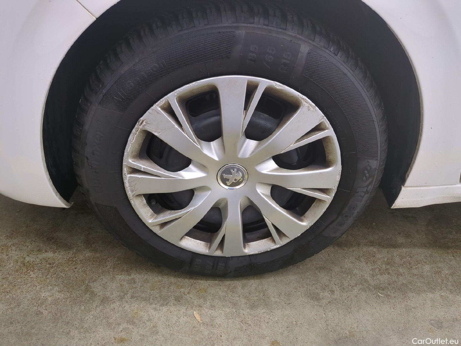  Peugeot  208  Affaire Premium Pack 1.5 HDi 100CV BVM5 E6dT #2