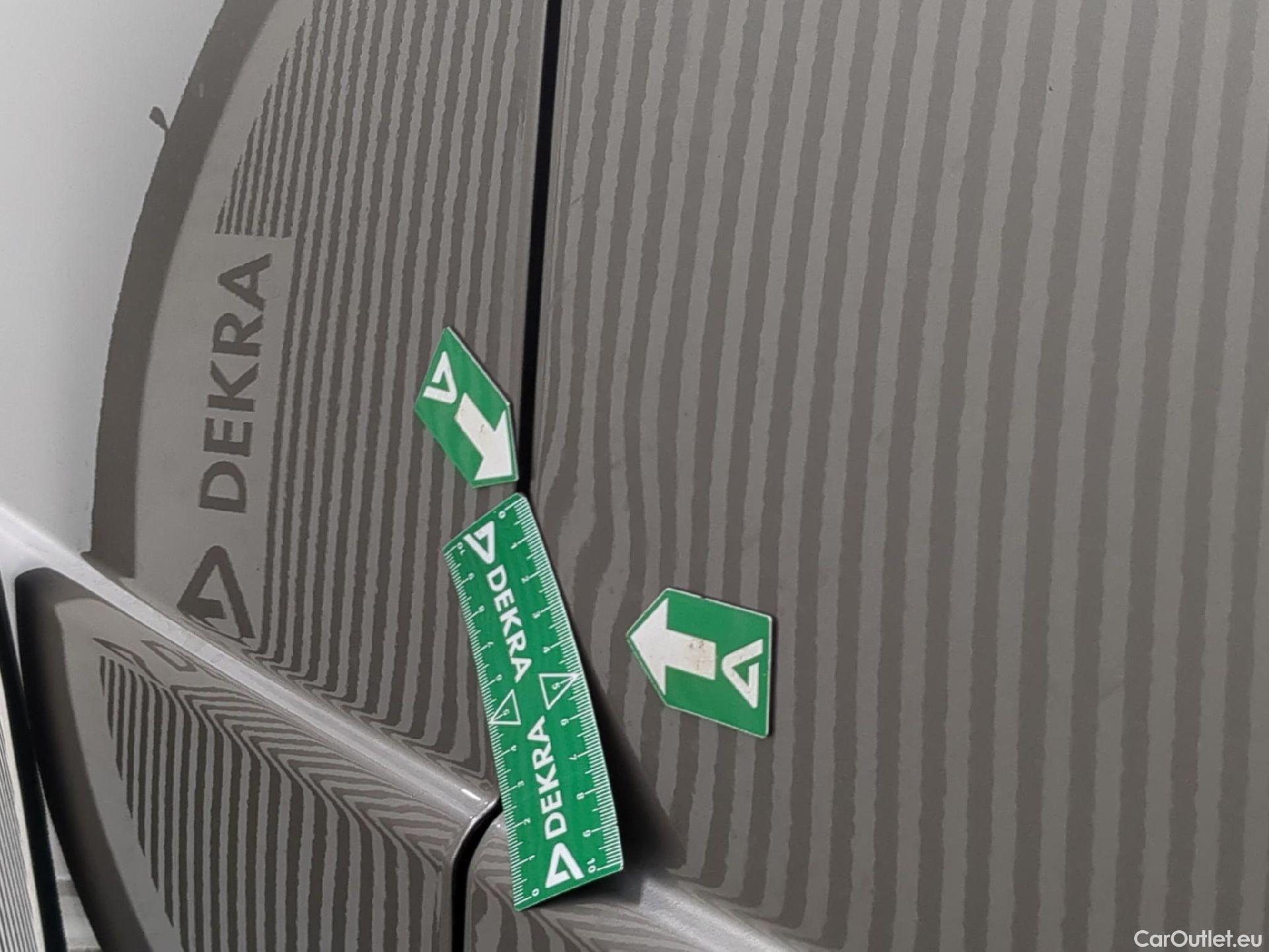  Volkswagen  Transporter VOLKSWAGEN  / 2019 / 4P / Fourgon tôlé 2.0 TDi 150 L1H1 Business Line Plus #17