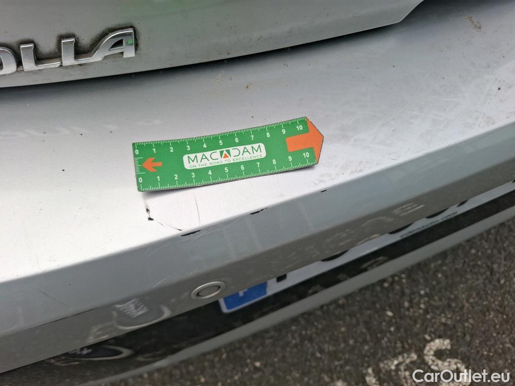  Toyota  Corolla TOYOTA  / 2018 / 5P / Berline Hybride 122h Dynamic Business Supp Lomb #7