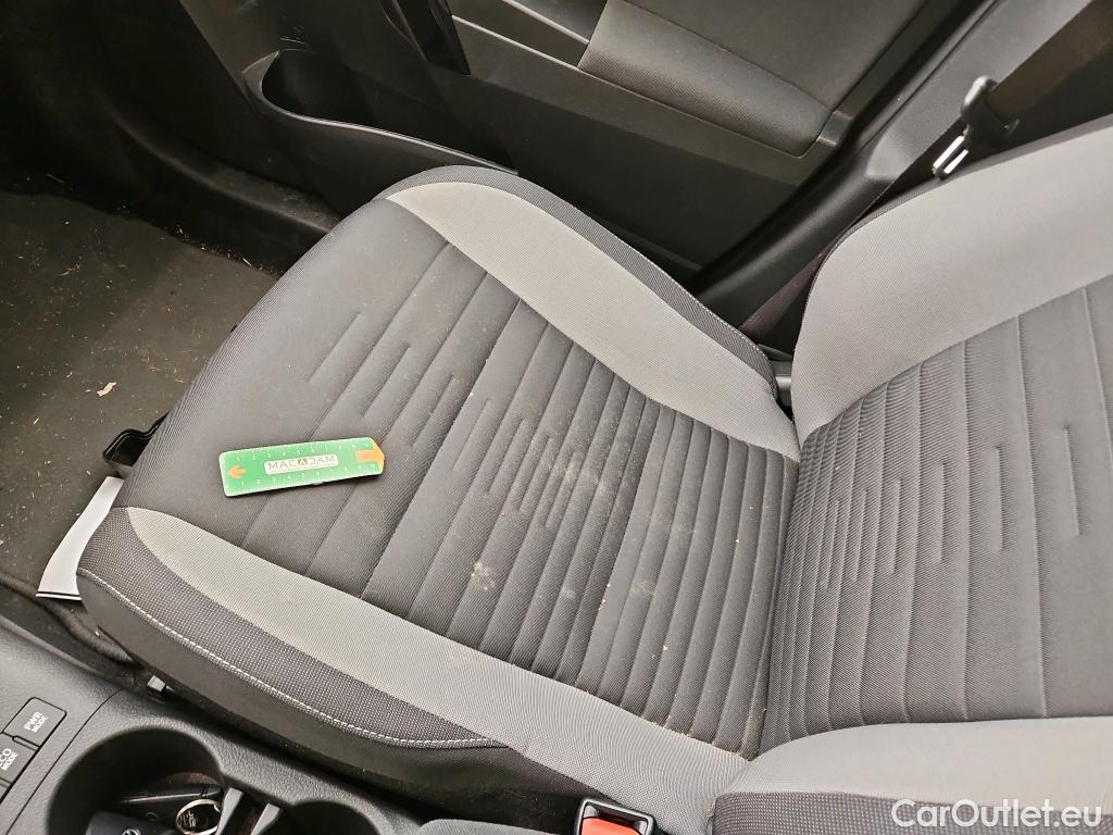  Toyota  Auris TOYOTA  5p BER 1.8 HYBRID 136 CVT AUTO DESIGN BUSINESS 5P #38