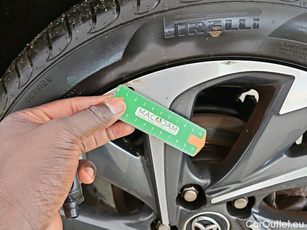  Toyota  Auris TOYOTA  5p BER 1.8 HYBRID 136 CVT AUTO DESIGN BUSINESS 5P #50