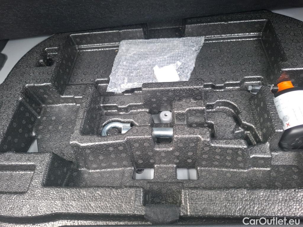  Toyota  Corolla TOYOTA  / 2018 / 5P / Berline Hybride 122h Dynamic Business Supp Lomb #11