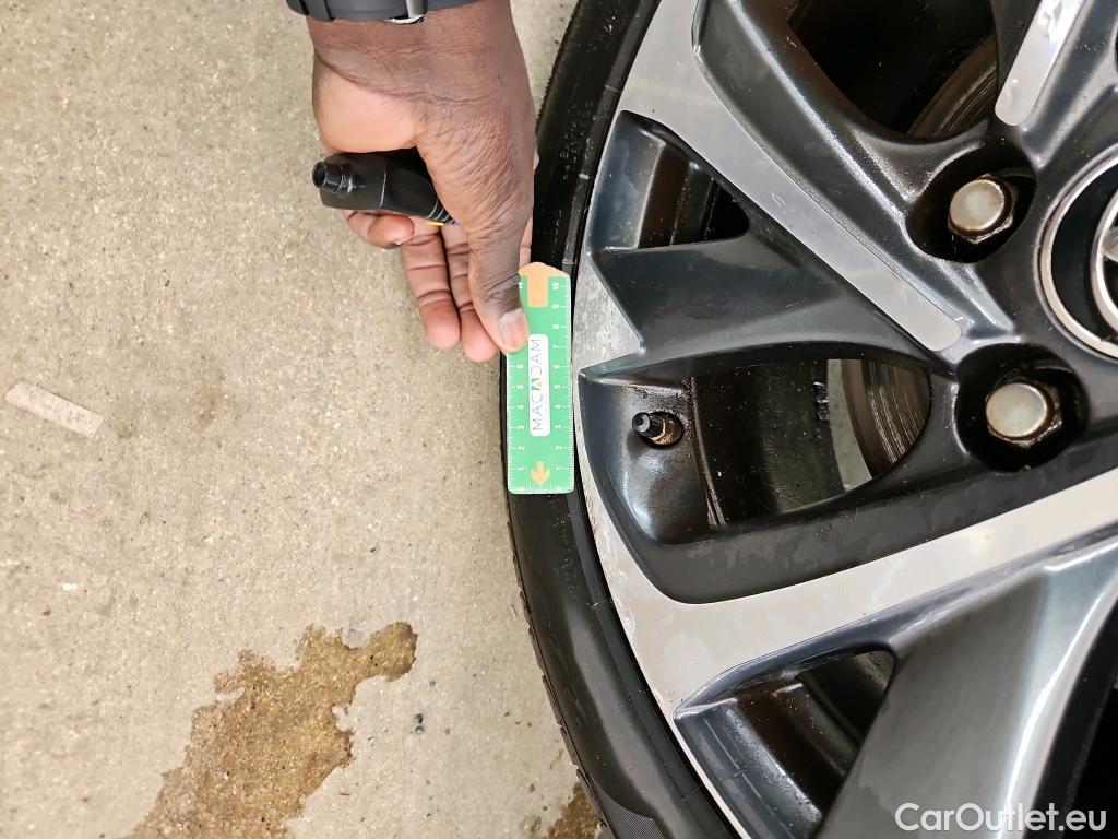  Toyota  Auris TOYOTA  5p BER 1.8 HYBRID 136 CVT AUTO DESIGN BUSINESS 5P #24