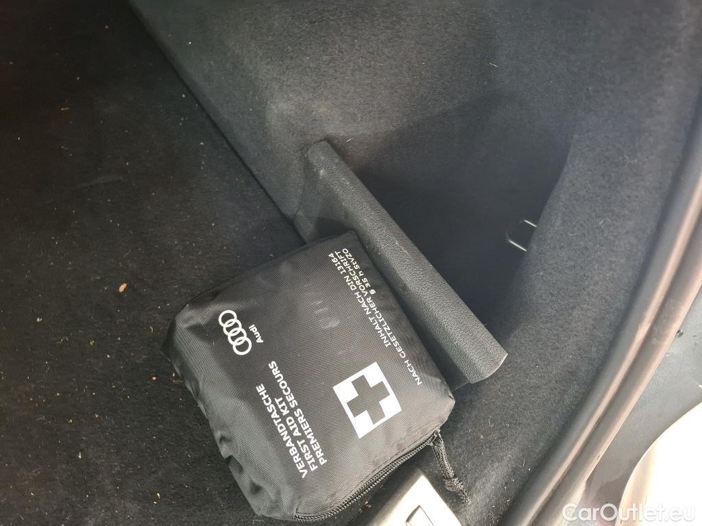  Audi  Q3 AUDI  / 2018 / 5P / SUV 35 TFSI 150 MHEV S TRONIC S EDITION(SL) #4