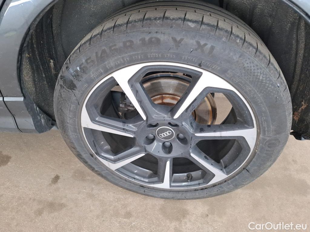  Audi  Q3 AUDI  / 2018 / 5P / SUV 35 TFSI 150 MHEV S TRONIC S EDITION(SL) #10