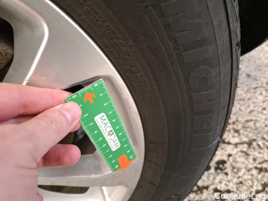  Ford  Kuga FORD  / 2019 / 5P / SUV 2.5 190 hybrid Flexifuel Pshift Titanium #11