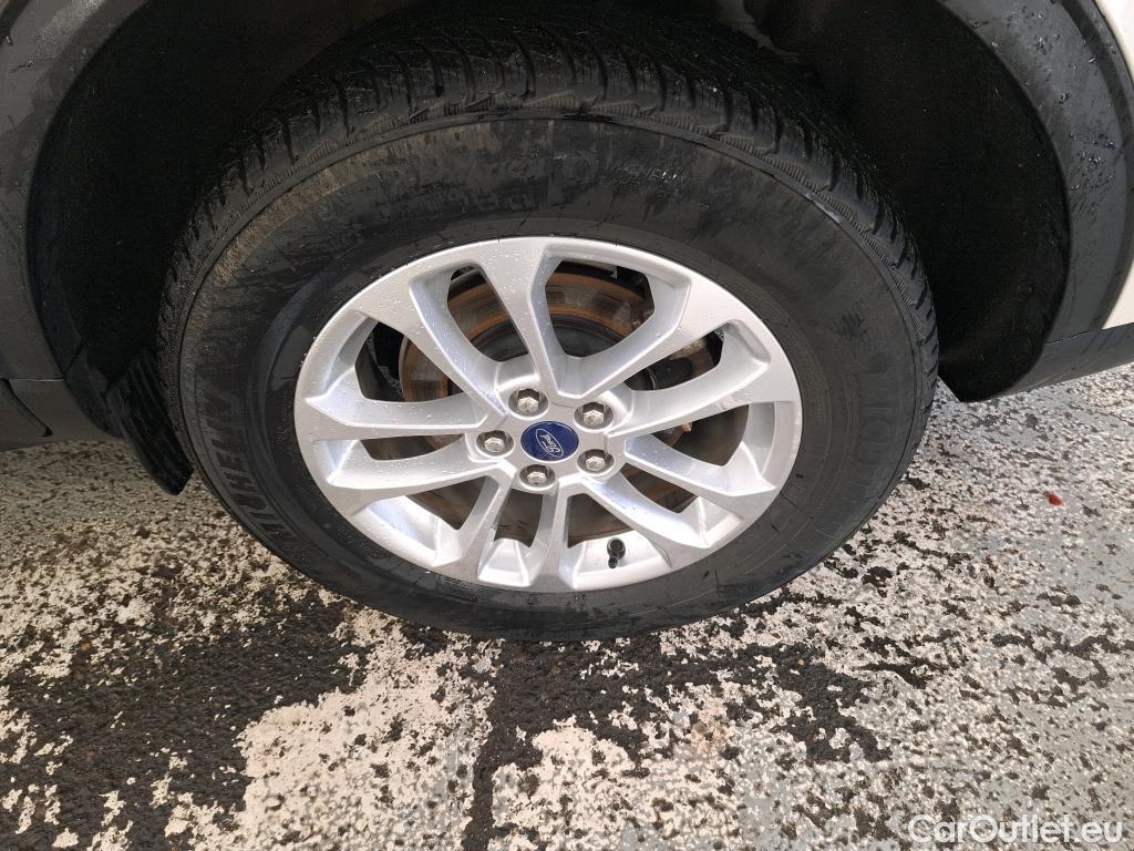  Ford  Kuga FORD  / 2019 / 5P / SUV 2.5 190 hybrid Flexifuel Pshift Titanium #9