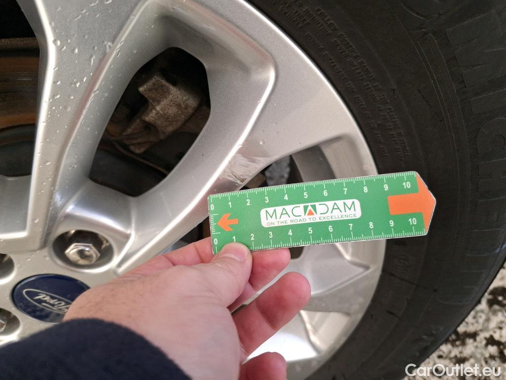  Ford  Kuga FORD  / 2019 / 5P / SUV 2.5 190 hybrid Flexifuel Pshift Titanium #12