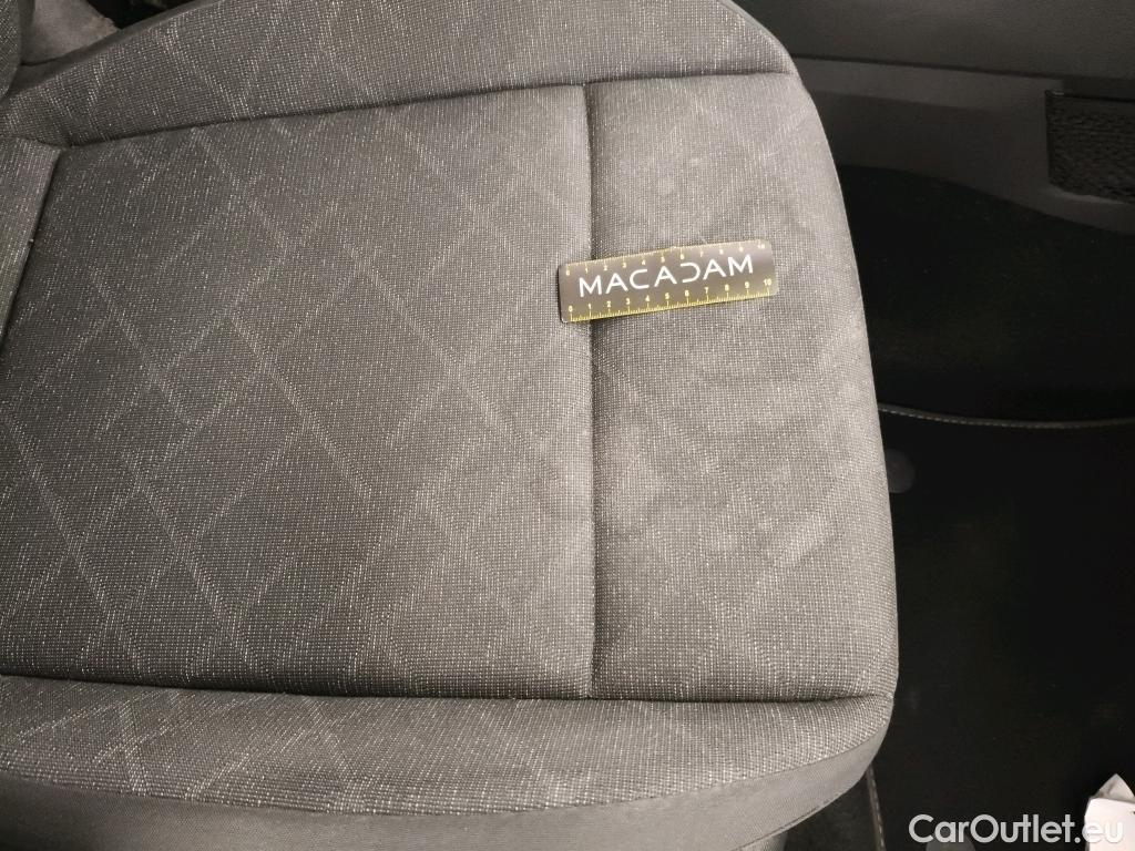  Volkswagen  Golf  VOLKSWAGEN / 2020 / 5P / Berline 2.0 TDI SCR 150 DSG7 Life Busi 1st #40