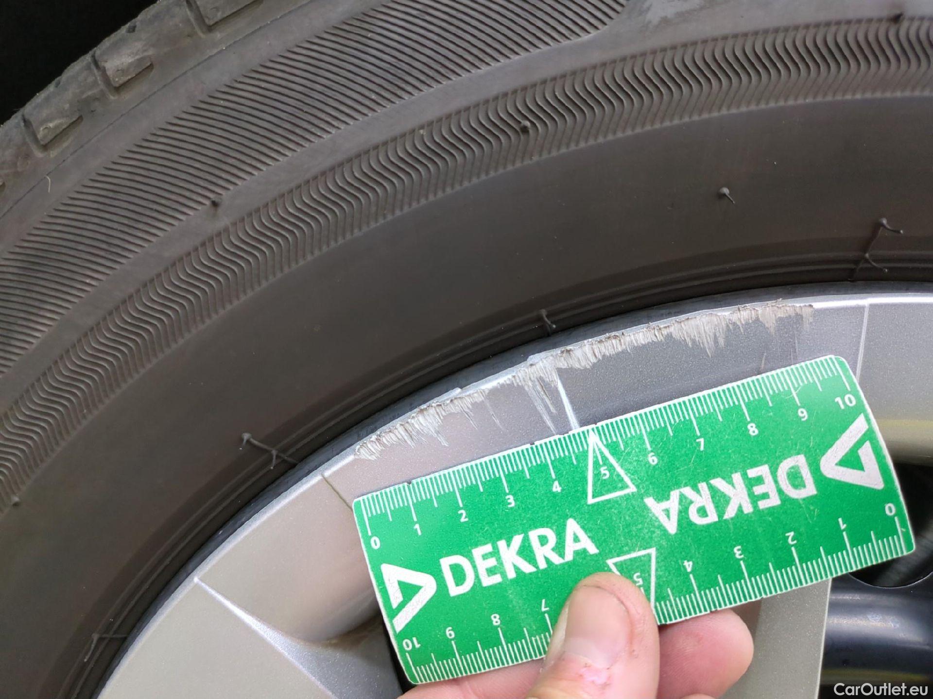  Toyota  Yaris TOYOTA  Hybride / 2019 / 5P / Berline Hybride 116h Dynamic Business Stage Acad #2