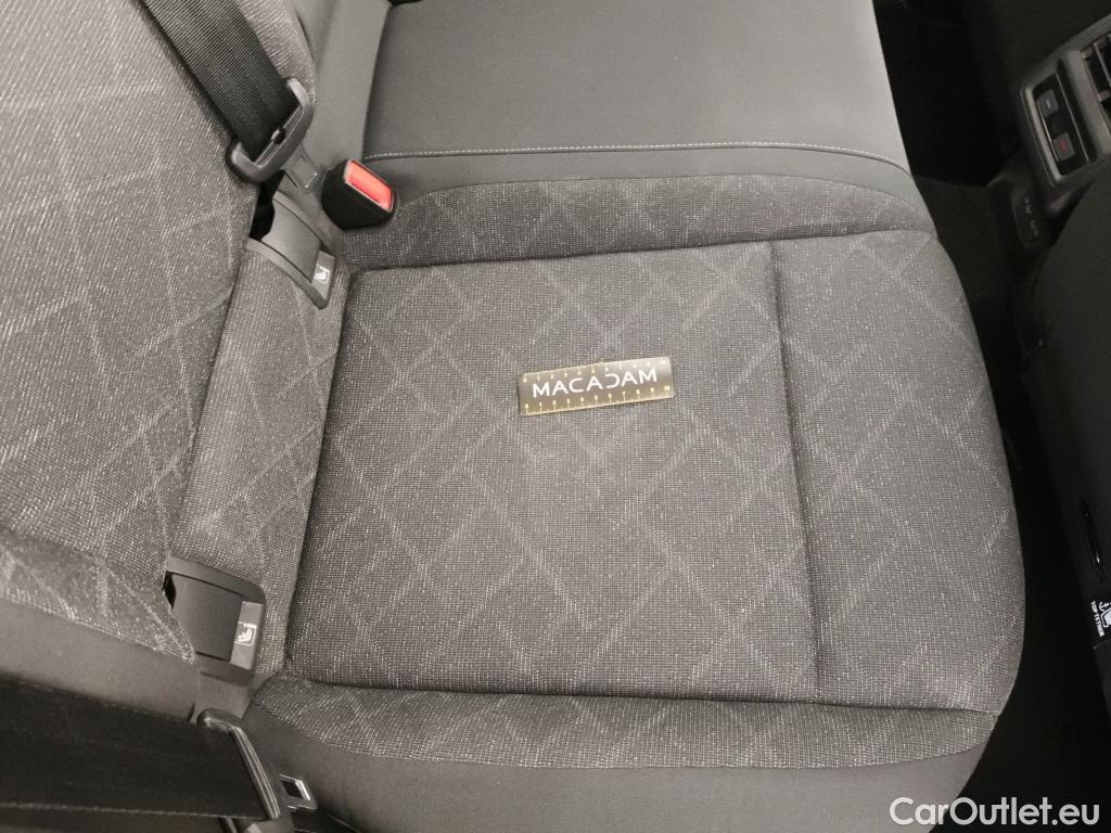  Volkswagen  Golf  VOLKSWAGEN / 2020 / 5P / Berline 2.0 TDI SCR 150 DSG7 Life Busi 1st #38