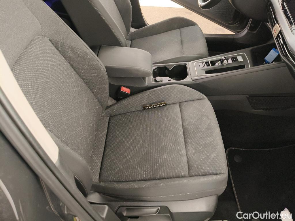  Volkswagen  Golf  VOLKSWAGEN / 2020 / 5P / Berline 2.0 TDI SCR 150 DSG7 Life Busi 1st #39