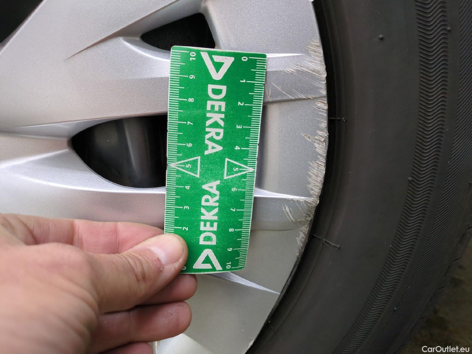  Toyota  Yaris TOYOTA  Hybride / 2019 / 5P / Berline Hybride 116h Dynamic Business Stage Acad #5