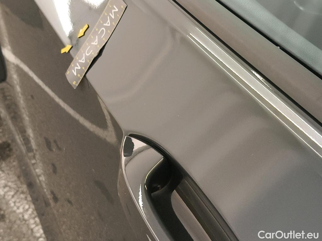  Volkswagen  Golf  VOLKSWAGEN / 2020 / 5P / Berline 2.0 TDI SCR 150 DSG7 Life Busi 1st #22