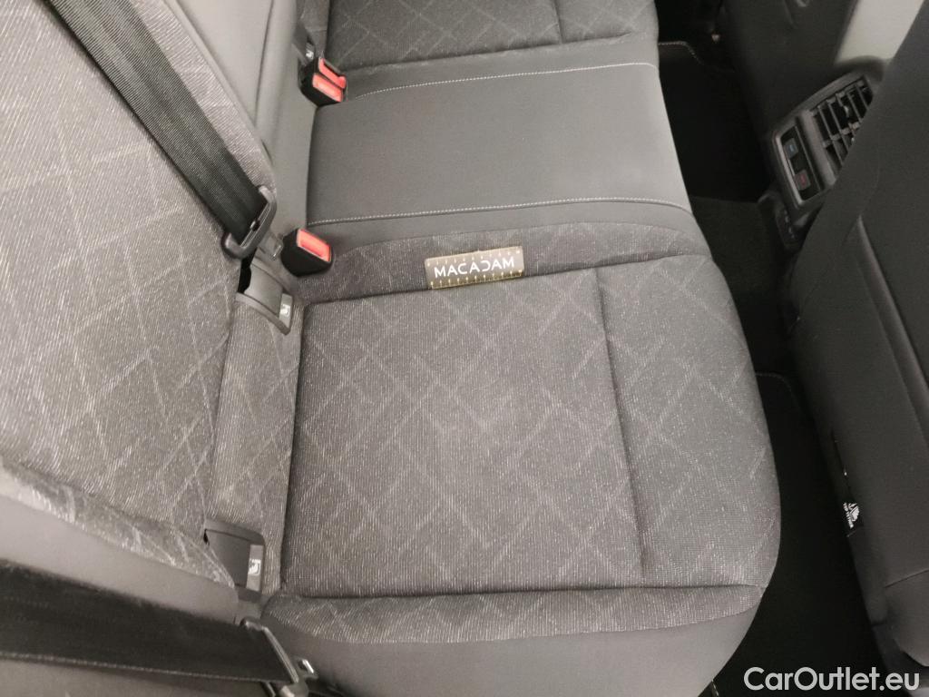  Volkswagen  Golf  VOLKSWAGEN / 2020 / 5P / Berline 2.0 TDI SCR 150 DSG7 Life Busi 1st #37