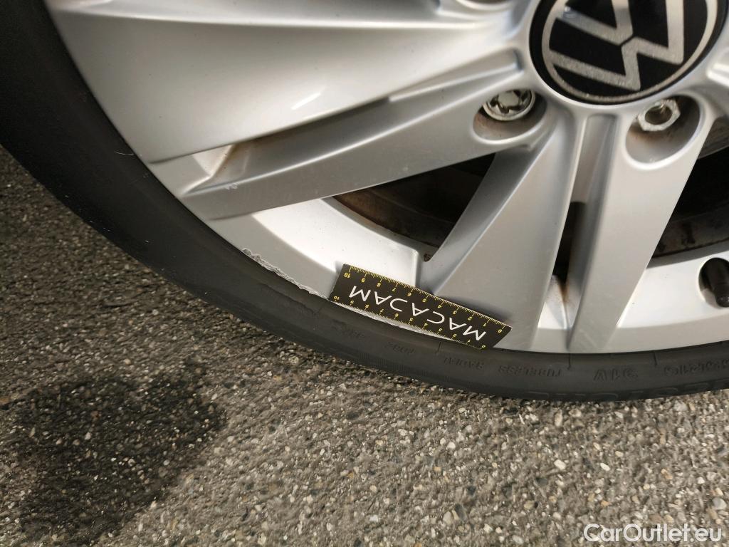  Volkswagen  Golf  VOLKSWAGEN / 2020 / 5P / Berline 2.0 TDI SCR 150 DSG7 Life Busi 1st #24