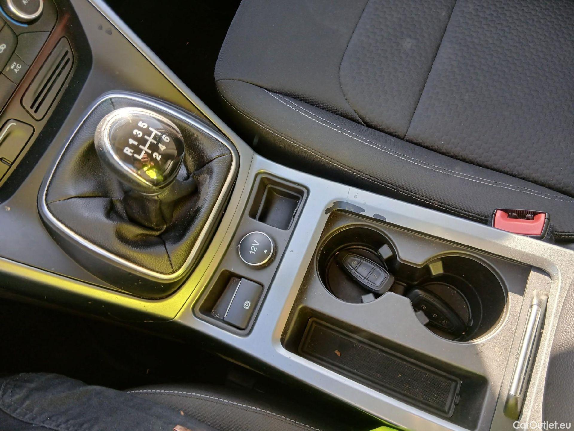  Ford  Kuga FORD  / 2016 / 5P / todoterreno 1.5 EcoBoost 88kW 4x2 Trend+ (CX) #2