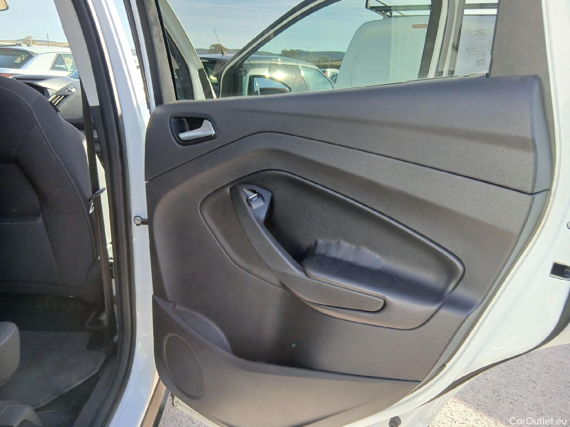  Ford  Kuga FORD  / 2016 / 5P / todoterreno 1.5 EcoBoost 88kW 4x2 Trend+ (CX) #59