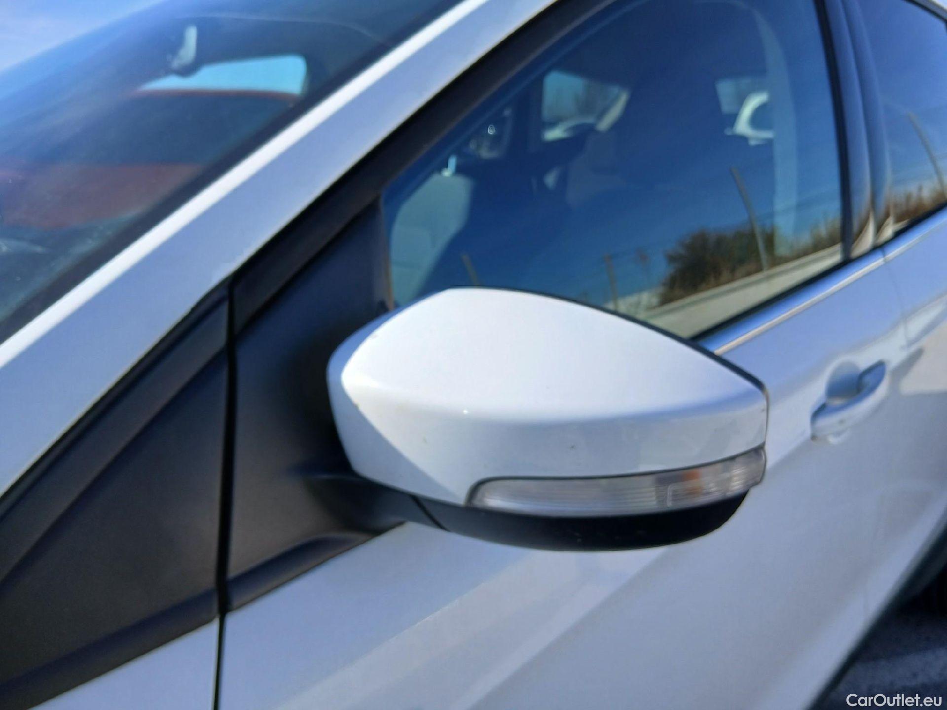  Ford  Kuga FORD  / 2016 / 5P / todoterreno 1.5 EcoBoost 88kW 4x2 Trend+ (CX) #14