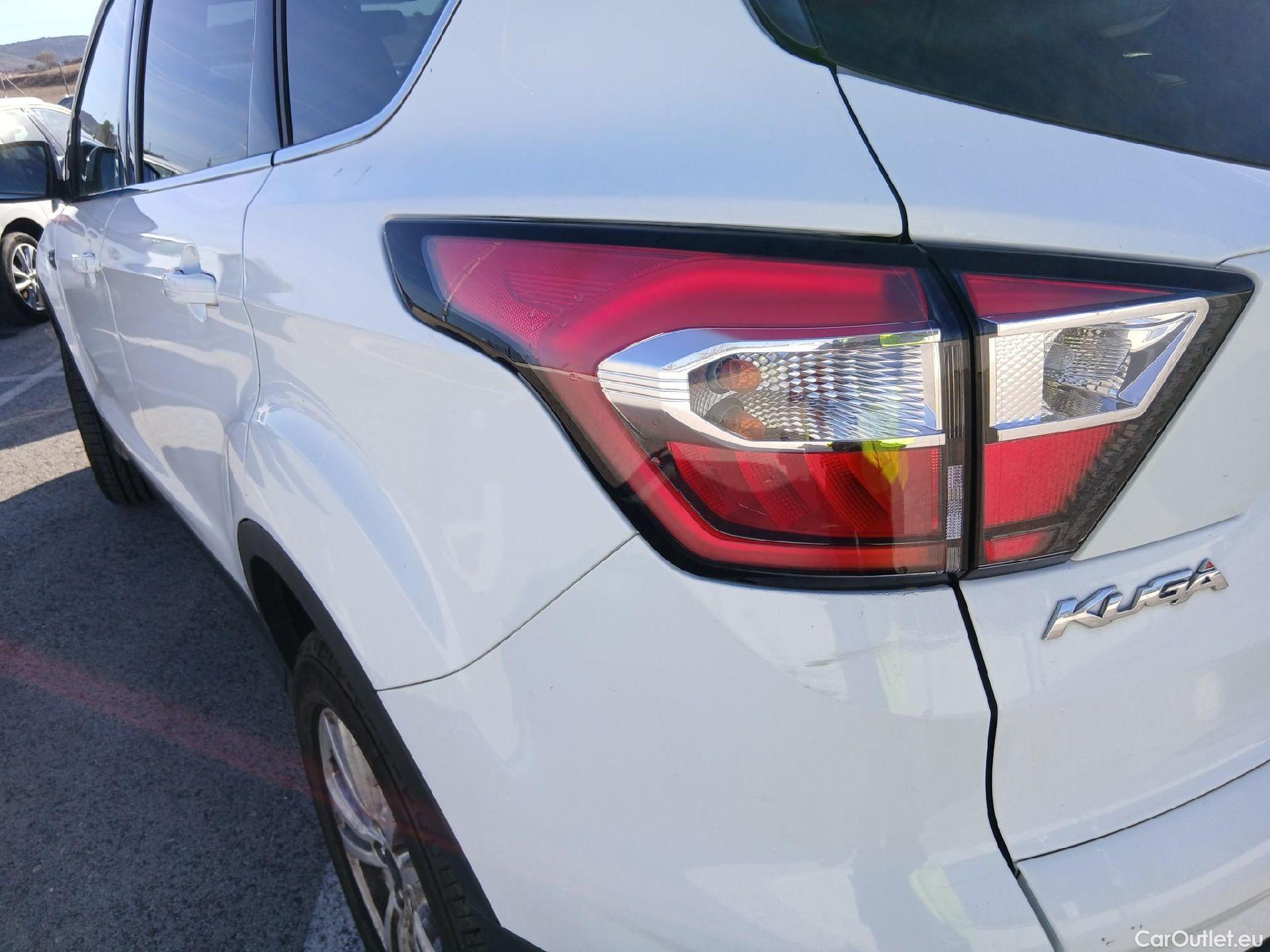  Ford  Kuga FORD  / 2016 / 5P / todoterreno 1.5 EcoBoost 88kW 4x2 Trend+ (CX) #29