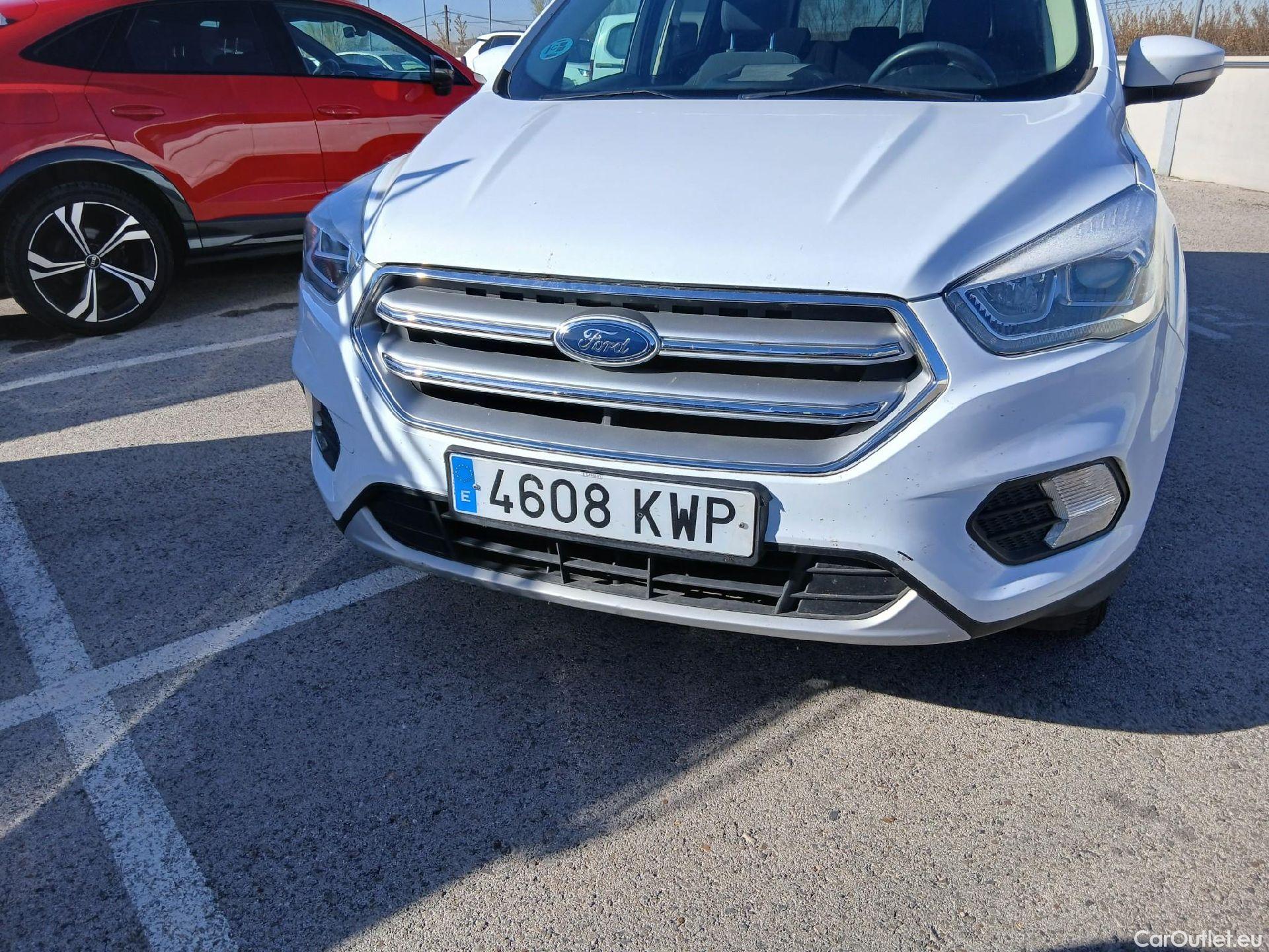  Ford  Kuga FORD  / 2016 / 5P / todoterreno 1.5 EcoBoost 88kW 4x2 Trend+ (CX) #5