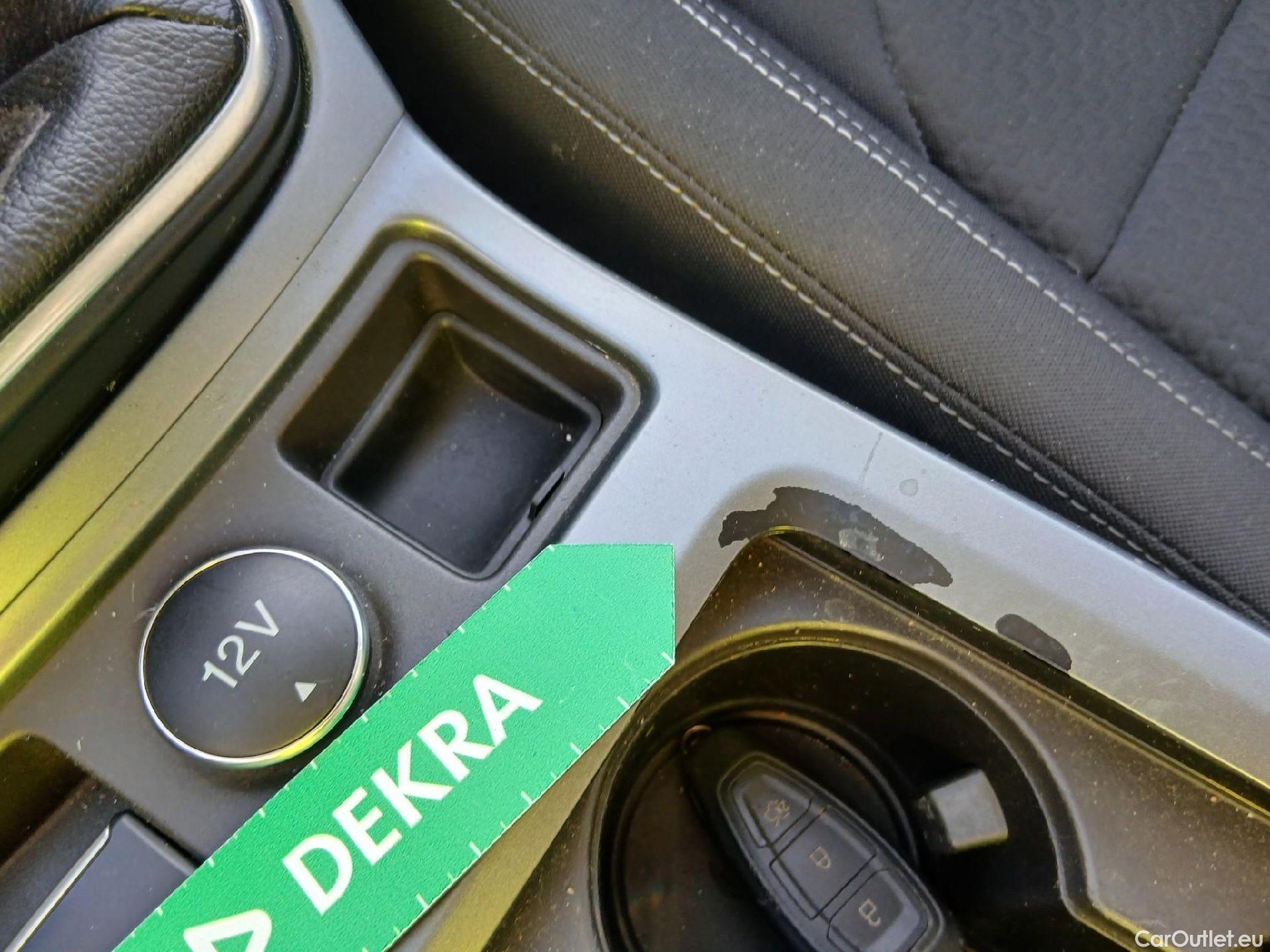  Ford  Kuga FORD  / 2016 / 5P / todoterreno 1.5 EcoBoost 88kW 4x2 Trend+ (CX) #3