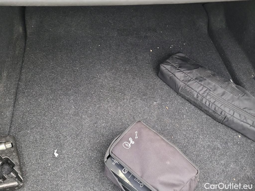  Bmw  Serie 3 BMW  / 2018 / 4P / sedán 318d Auto. #11