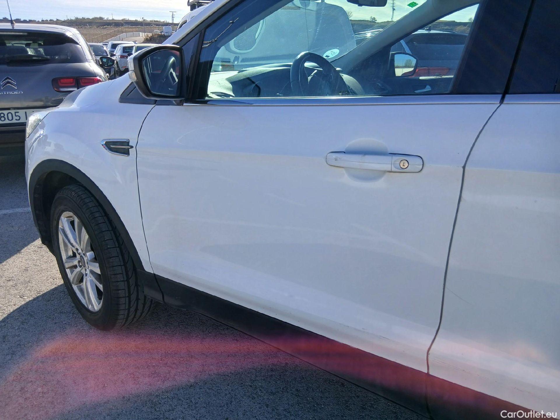  Ford  Kuga FORD  / 2016 / 5P / todoterreno 1.5 EcoBoost 88kW 4x2 Trend+ (CX) #18