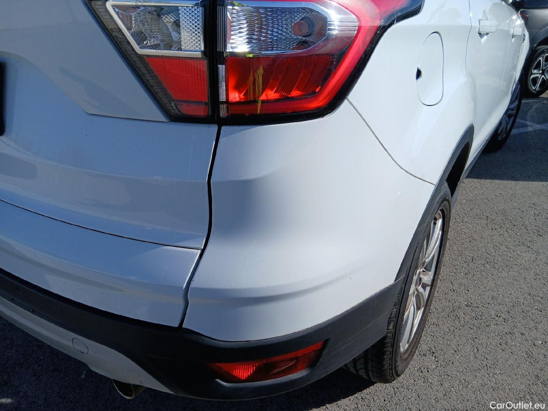  Ford  Kuga FORD  / 2016 / 5P / todoterreno 1.5 EcoBoost 88kW 4x2 Trend+ (CX) #46