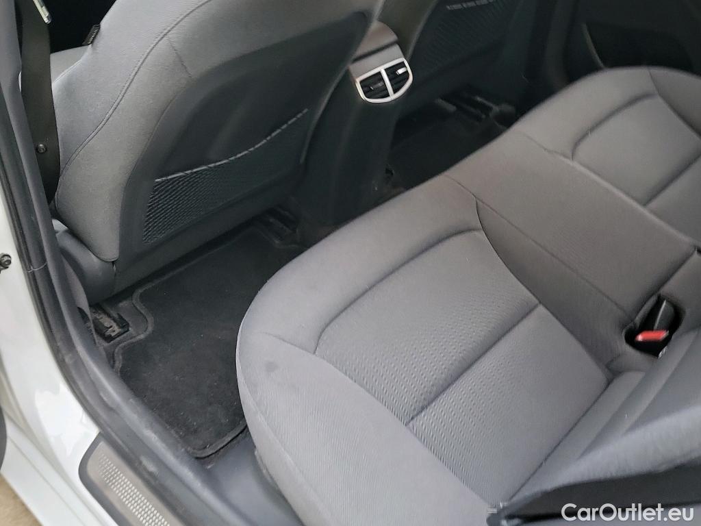  Hyundai   Ioniq HYUNDAI / 2019 / 5P / berlina con portón 1.6 GDI HEV Tecno DCT #26