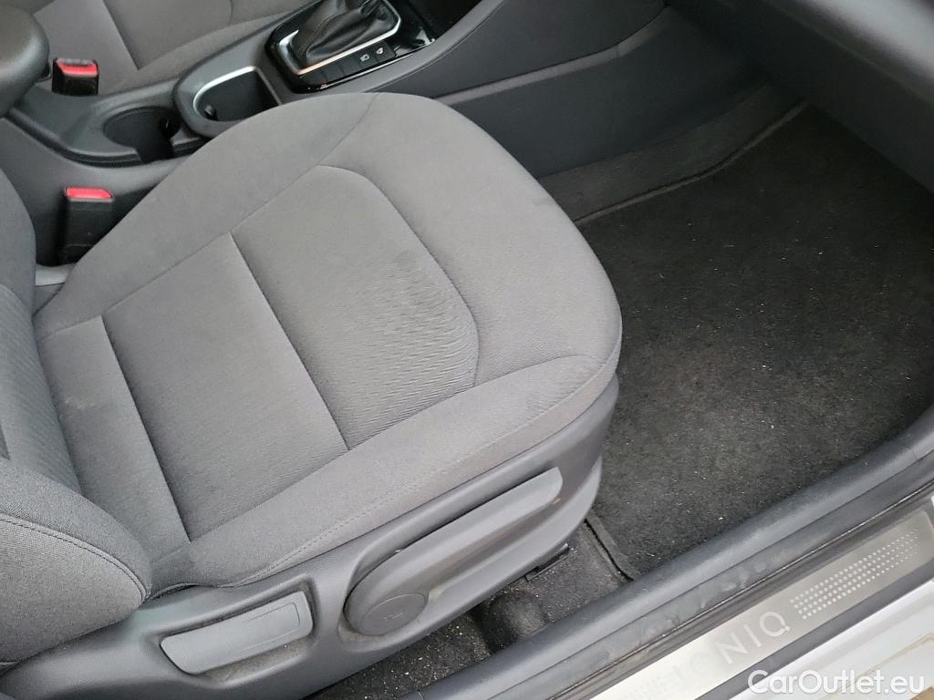  Hyundai   Ioniq HYUNDAI / 2019 / 5P / berlina con portón 1.6 GDI HEV Tecno DCT #25