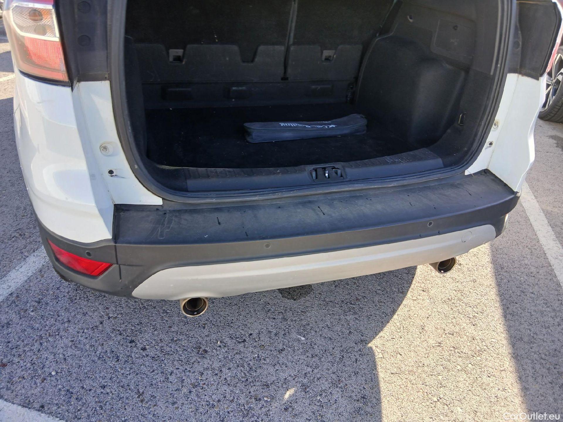  Ford  Kuga FORD  / 2016 / 5P / todoterreno 1.5 EcoBoost 88kW 4x2 Trend+ (CX) #38