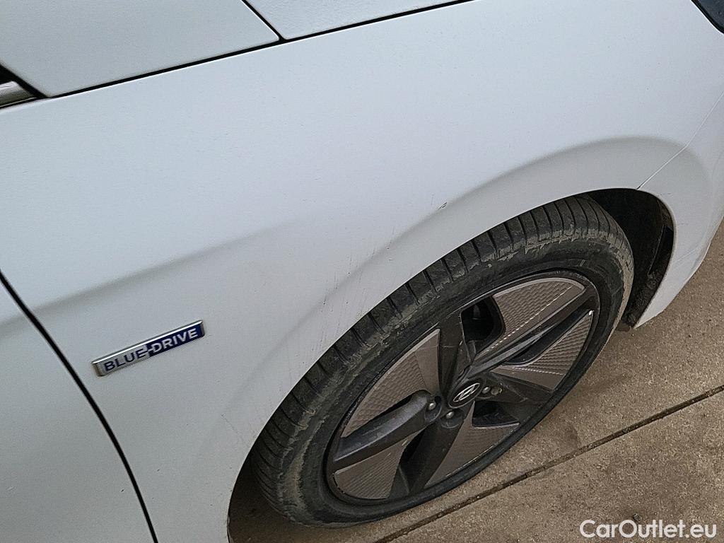  Hyundai   Ioniq HYUNDAI / 2019 / 5P / berlina con portón 1.6 GDI HEV Tecno DCT #28