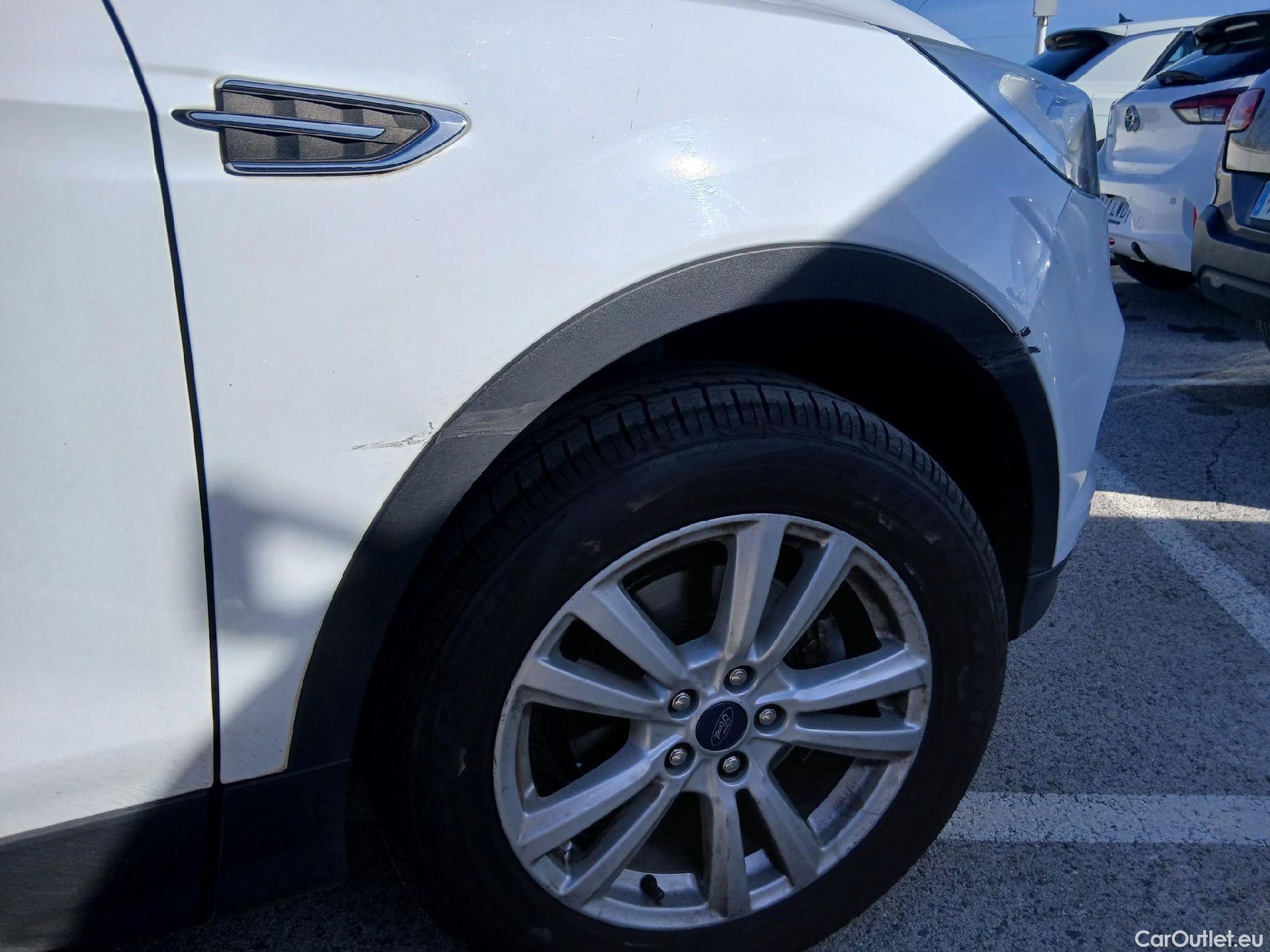  Ford  Kuga FORD  / 2016 / 5P / todoterreno 1.5 EcoBoost 88kW 4x2 Trend+ (CX) #55