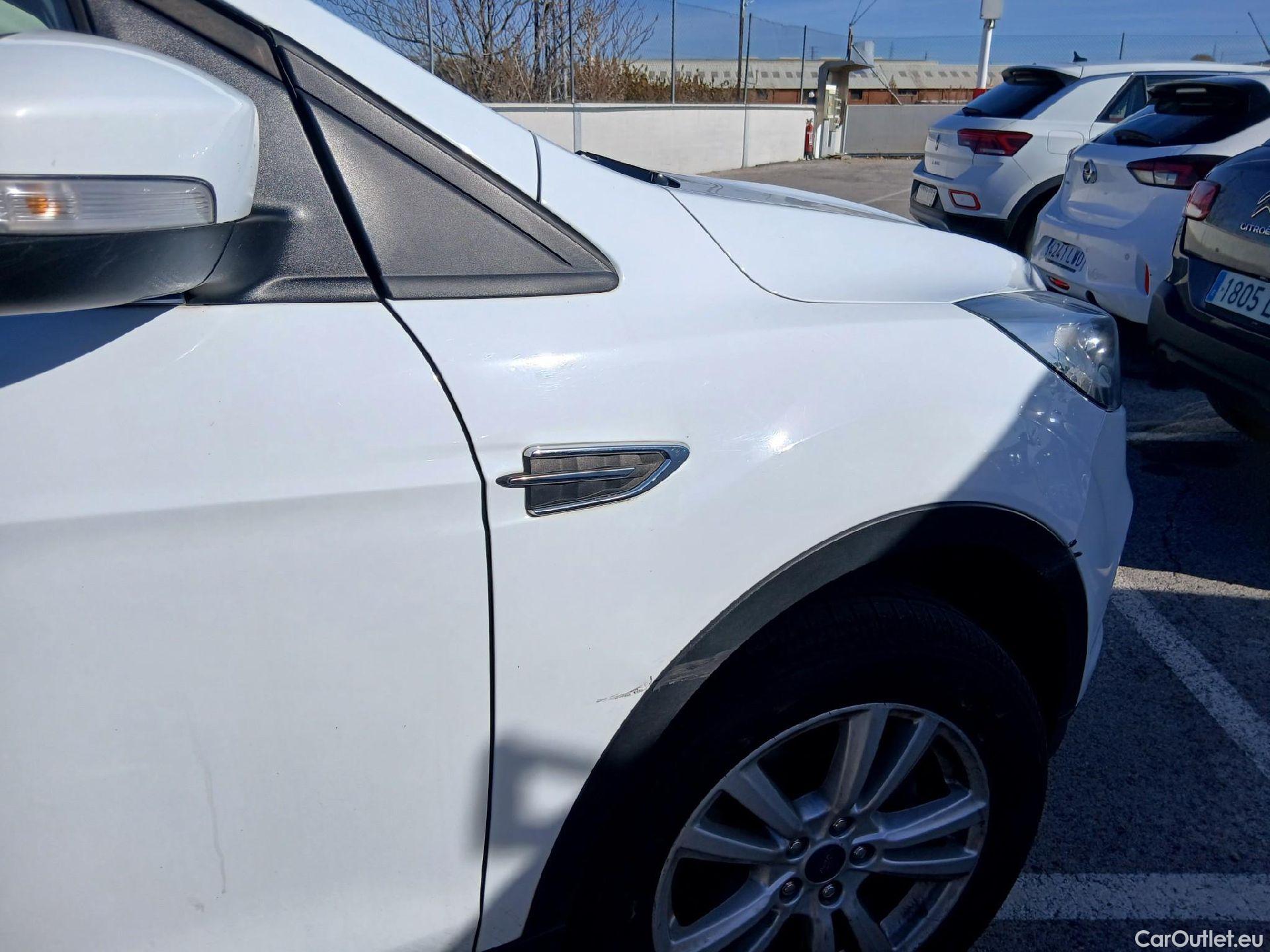  Ford  Kuga FORD  / 2016 / 5P / todoterreno 1.5 EcoBoost 88kW 4x2 Trend+ (CX) #53