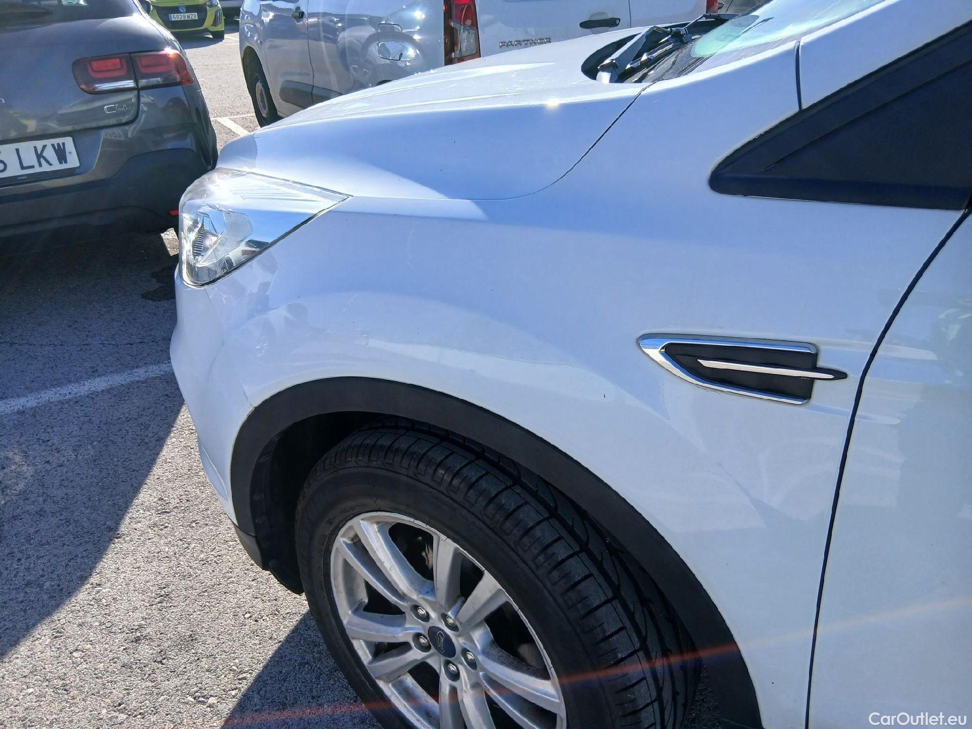  Ford  Kuga FORD  / 2016 / 5P / todoterreno 1.5 EcoBoost 88kW 4x2 Trend+ (CX) #17