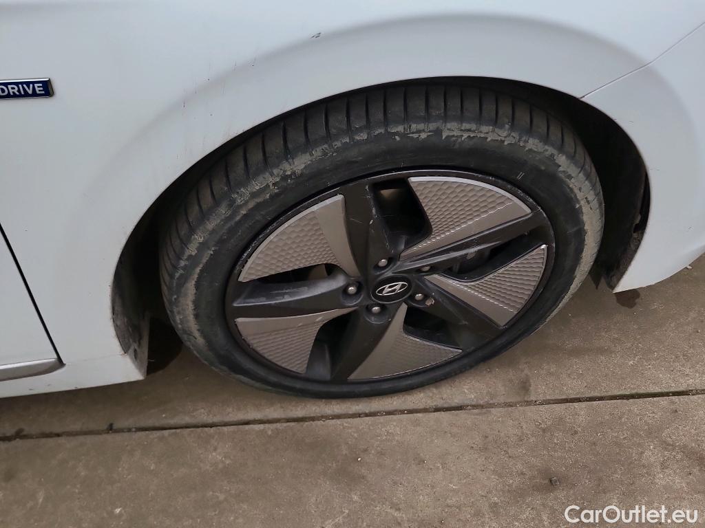  Hyundai   Ioniq HYUNDAI / 2019 / 5P / berlina con portón 1.6 GDI HEV Tecno DCT #11