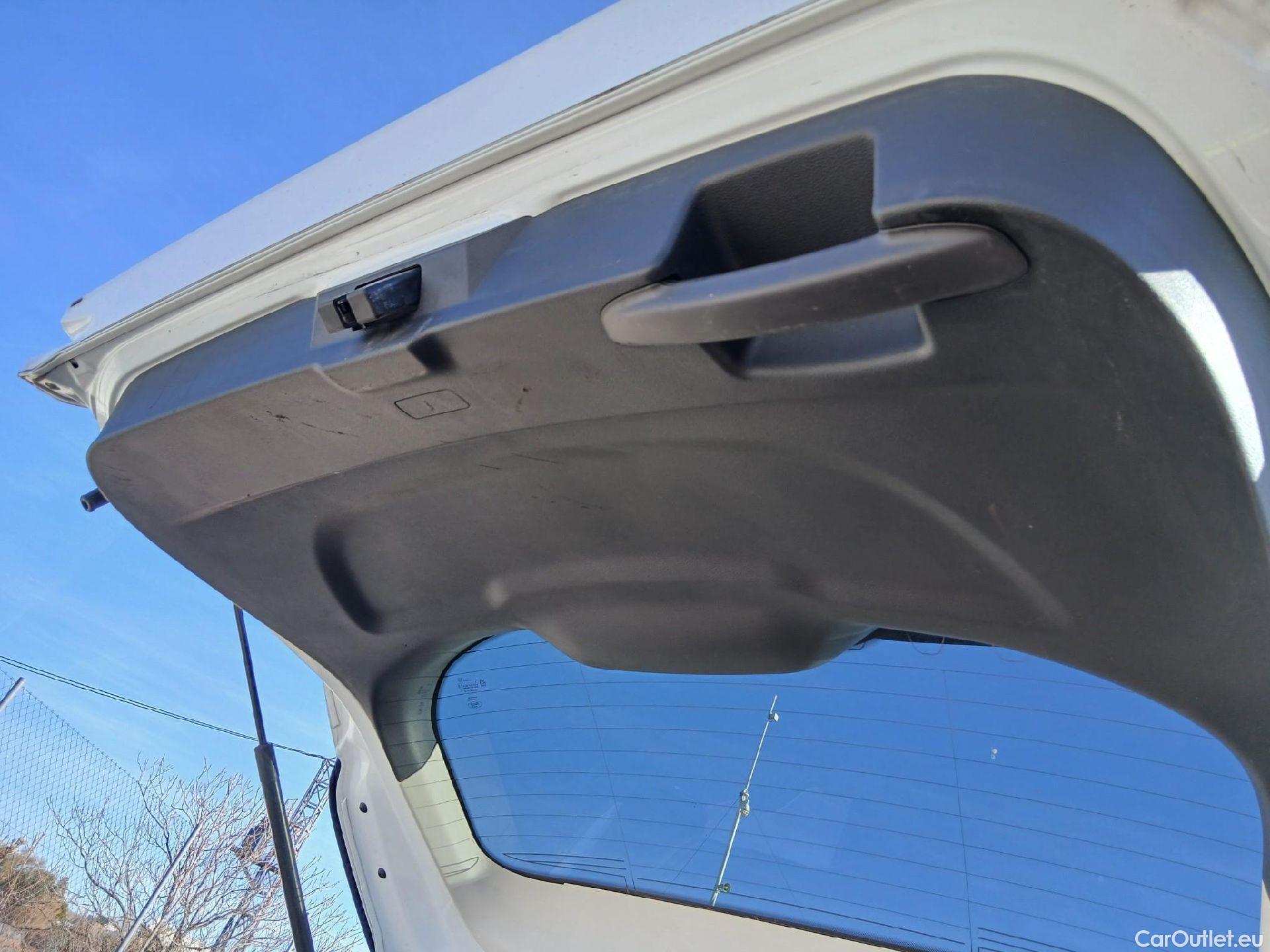  Ford  Kuga FORD  / 2016 / 5P / todoterreno 1.5 EcoBoost 88kW 4x2 Trend+ (CX) #42