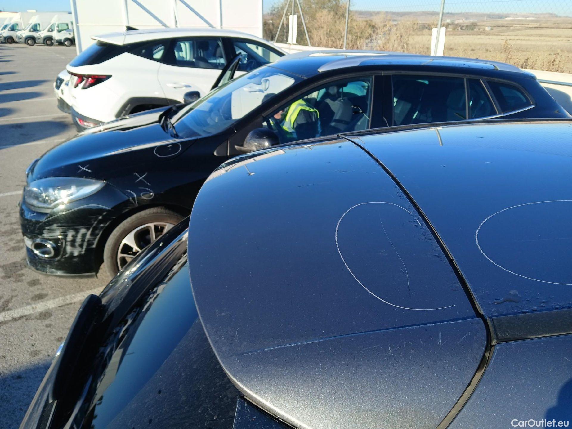  Mercedes  A-Klasse MERCEDES-BENZ Clase A / 2018 / 5P / berlina con portón A 180 #35