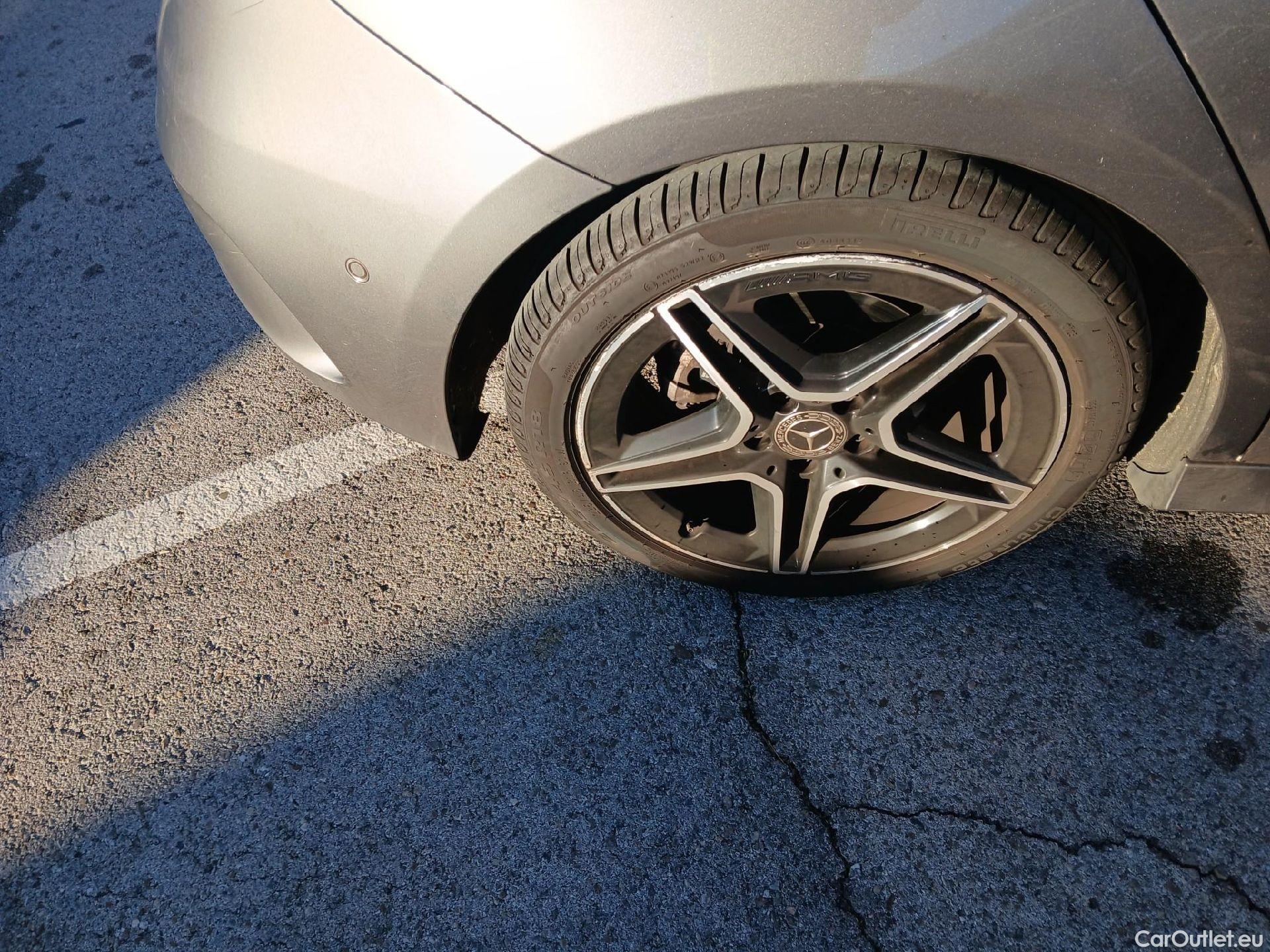  Mercedes  A-Klasse MERCEDES-BENZ Clase A / 2018 / 5P / berlina con portón A 180 #8