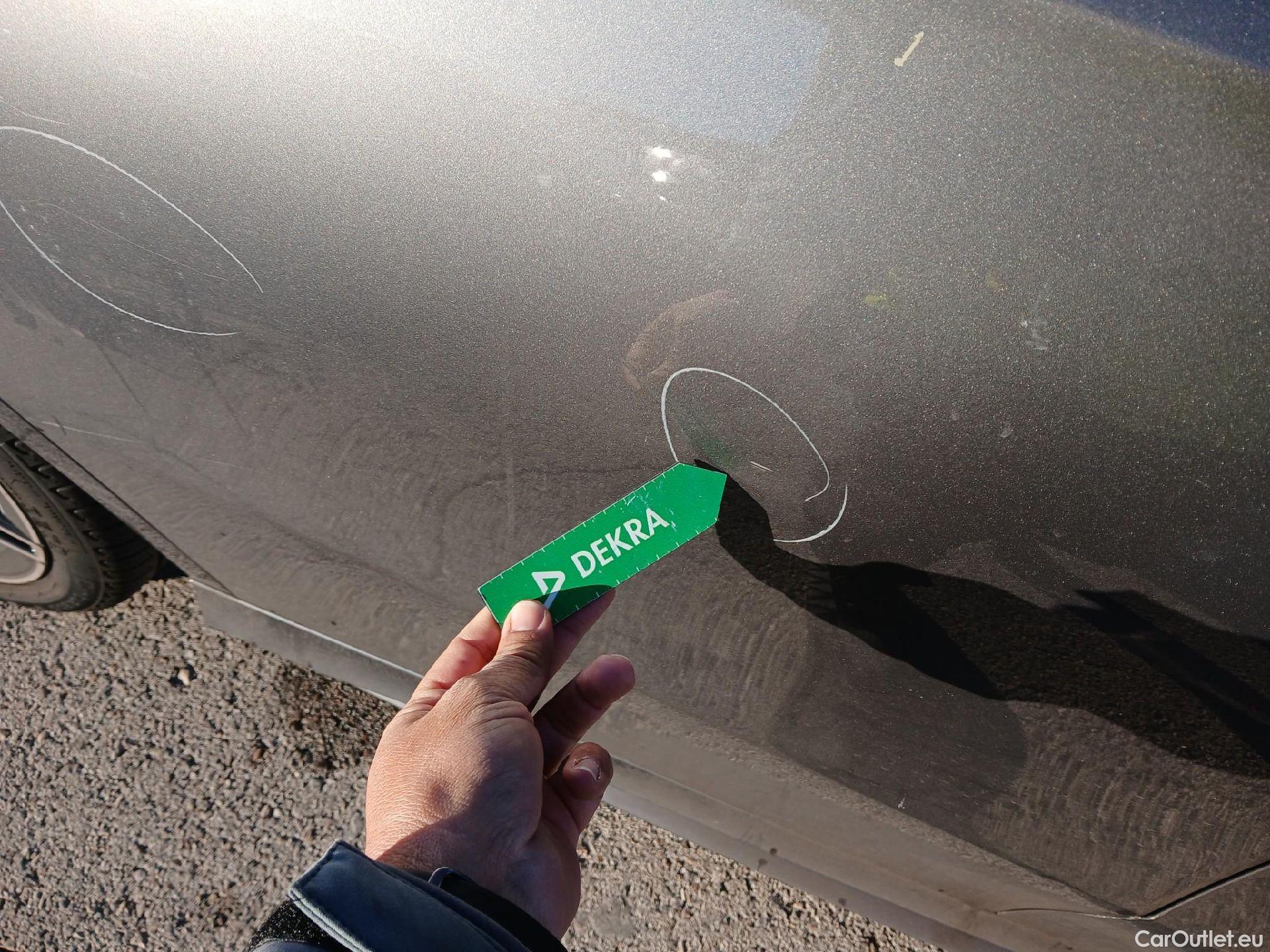  Mercedes  A-Klasse MERCEDES-BENZ Clase A / 2018 / 5P / berlina con portón A 180 #37