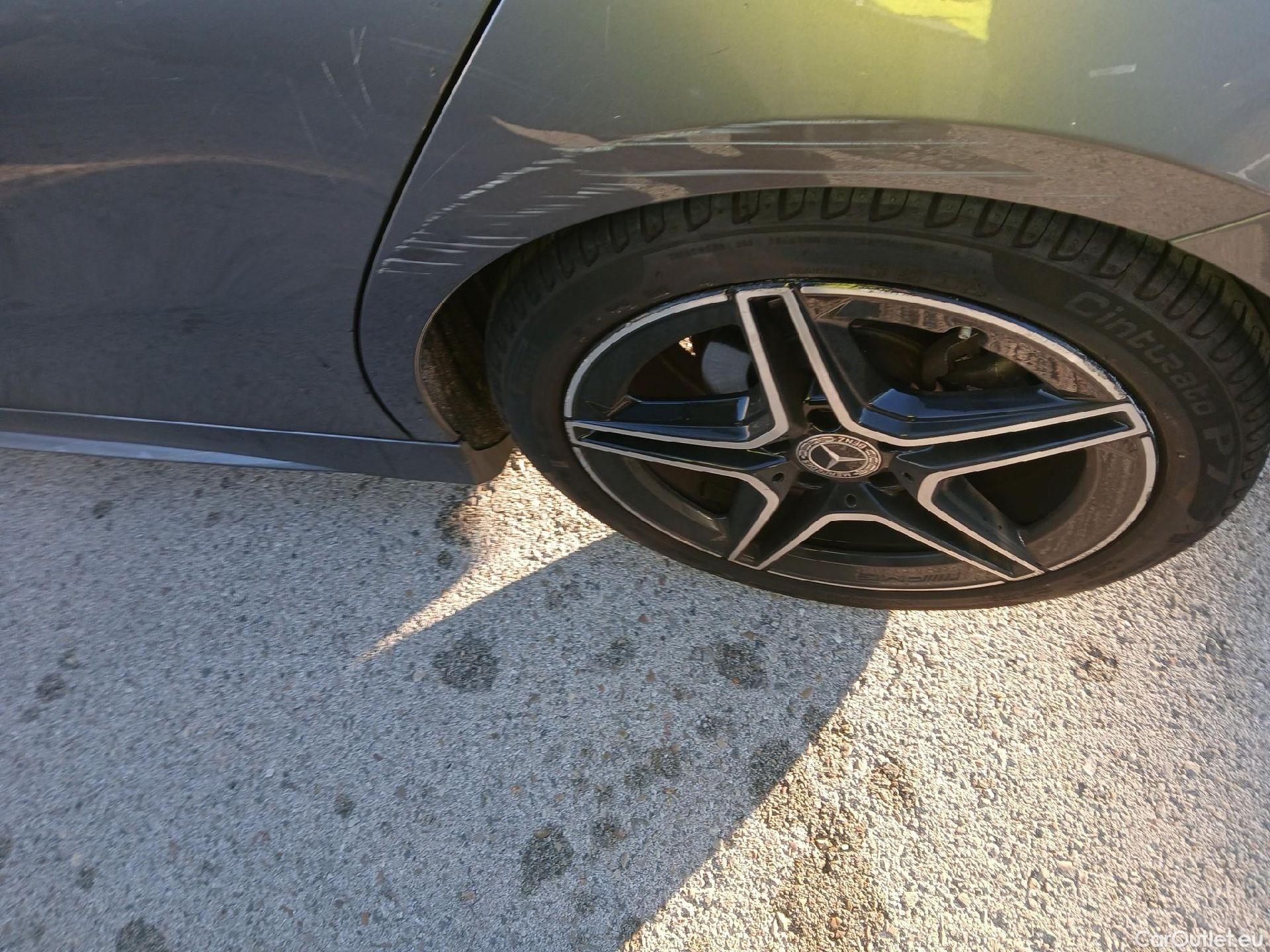  Mercedes  A-Klasse MERCEDES-BENZ Clase A / 2018 / 5P / berlina con portón A 180 #6