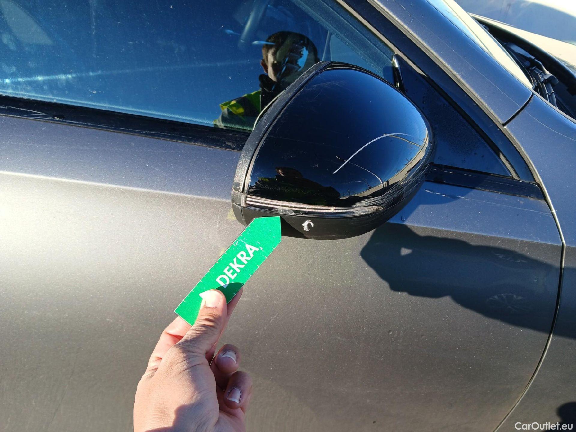  Mercedes  A-Klasse MERCEDES-BENZ Clase A / 2018 / 5P / berlina con portón A 180 #41