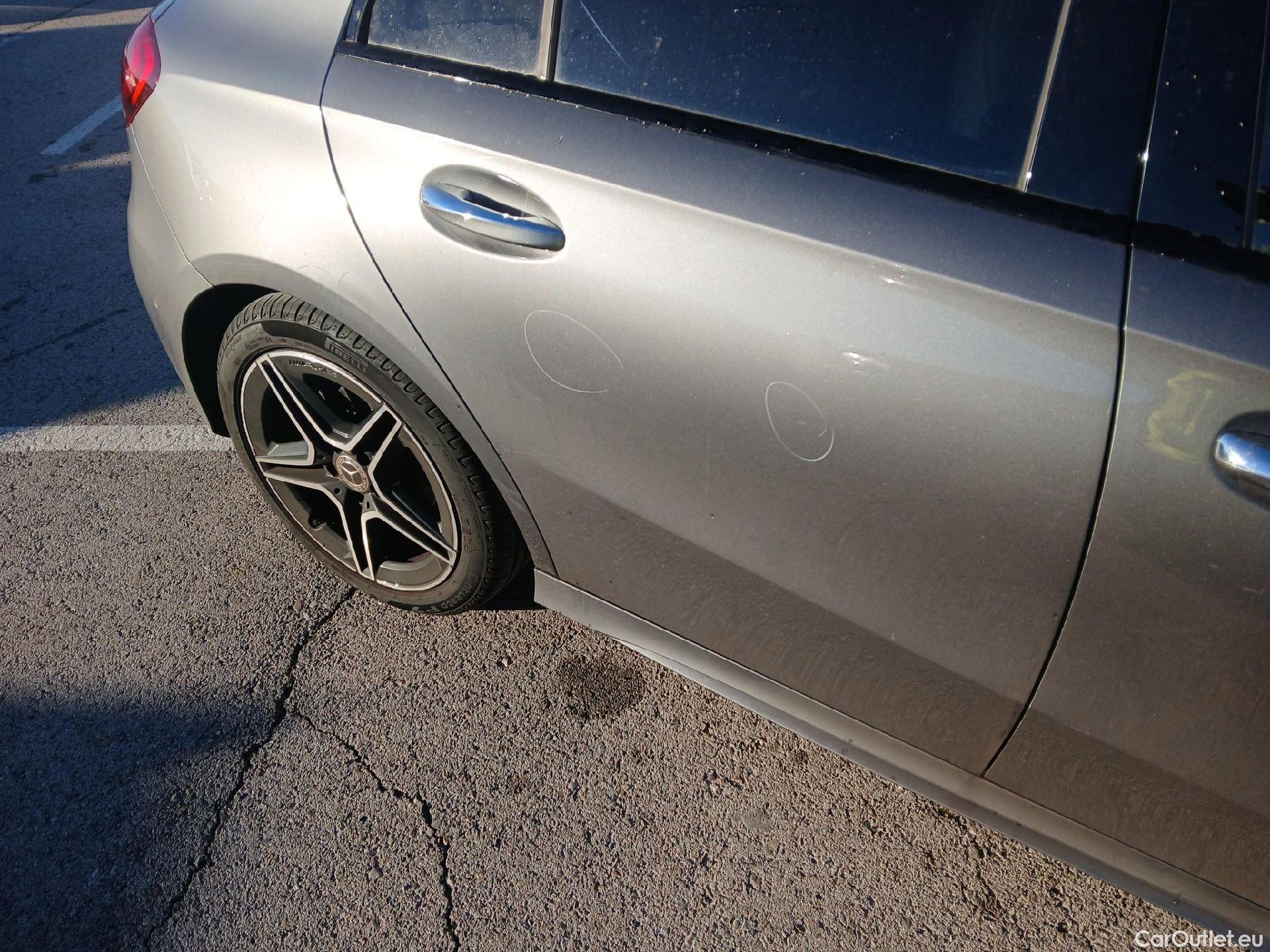  Mercedes  A-Klasse MERCEDES-BENZ Clase A / 2018 / 5P / berlina con portón A 180 #38