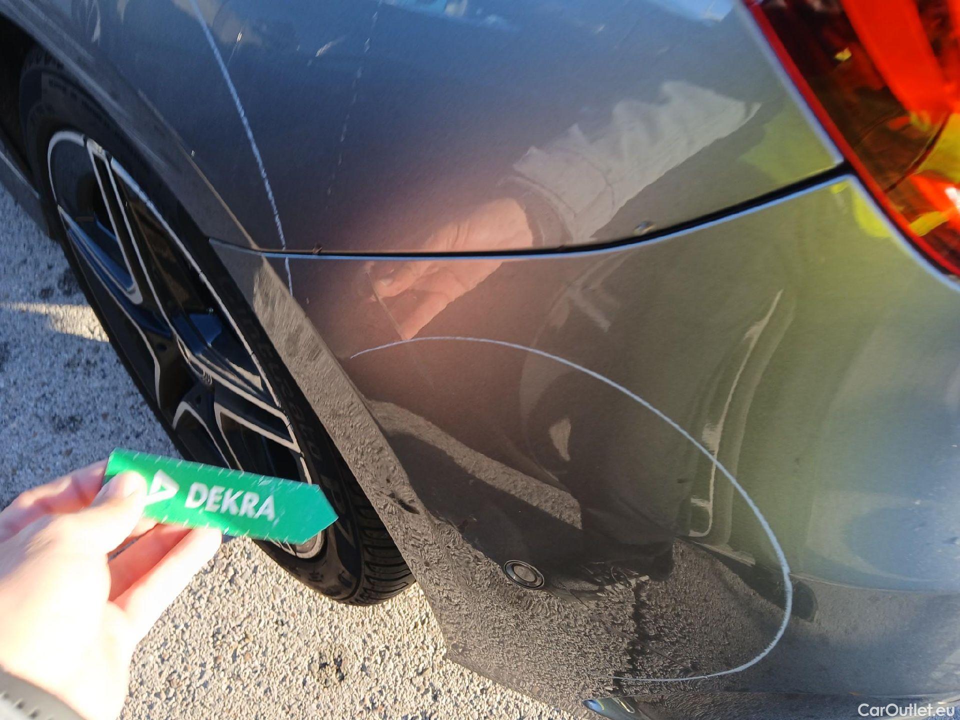  Mercedes  A-Klasse MERCEDES-BENZ Clase A / 2018 / 5P / berlina con portón A 180 #27