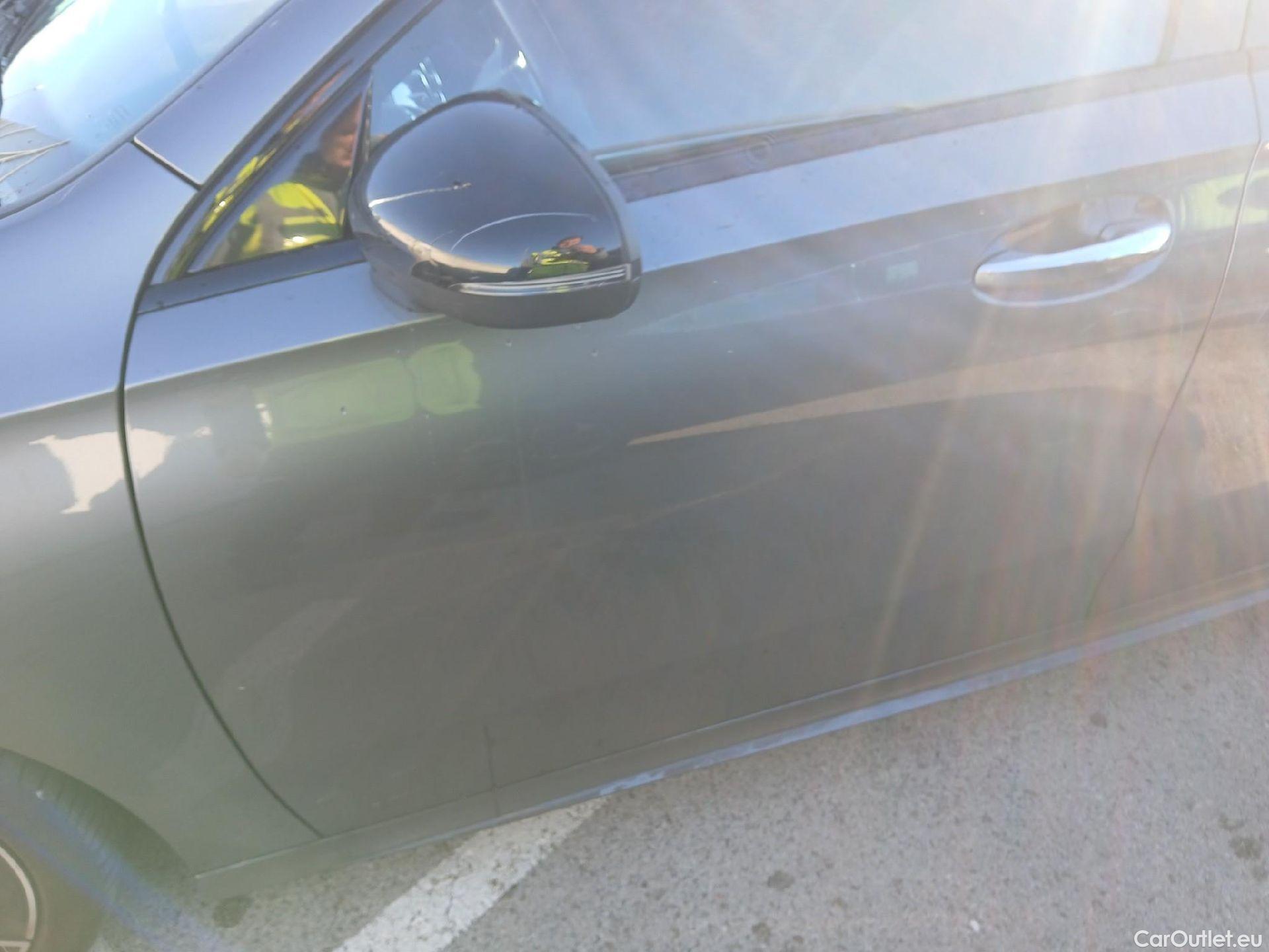  Mercedes  A-Klasse MERCEDES-BENZ Clase A / 2018 / 5P / berlina con portón A 180 #21