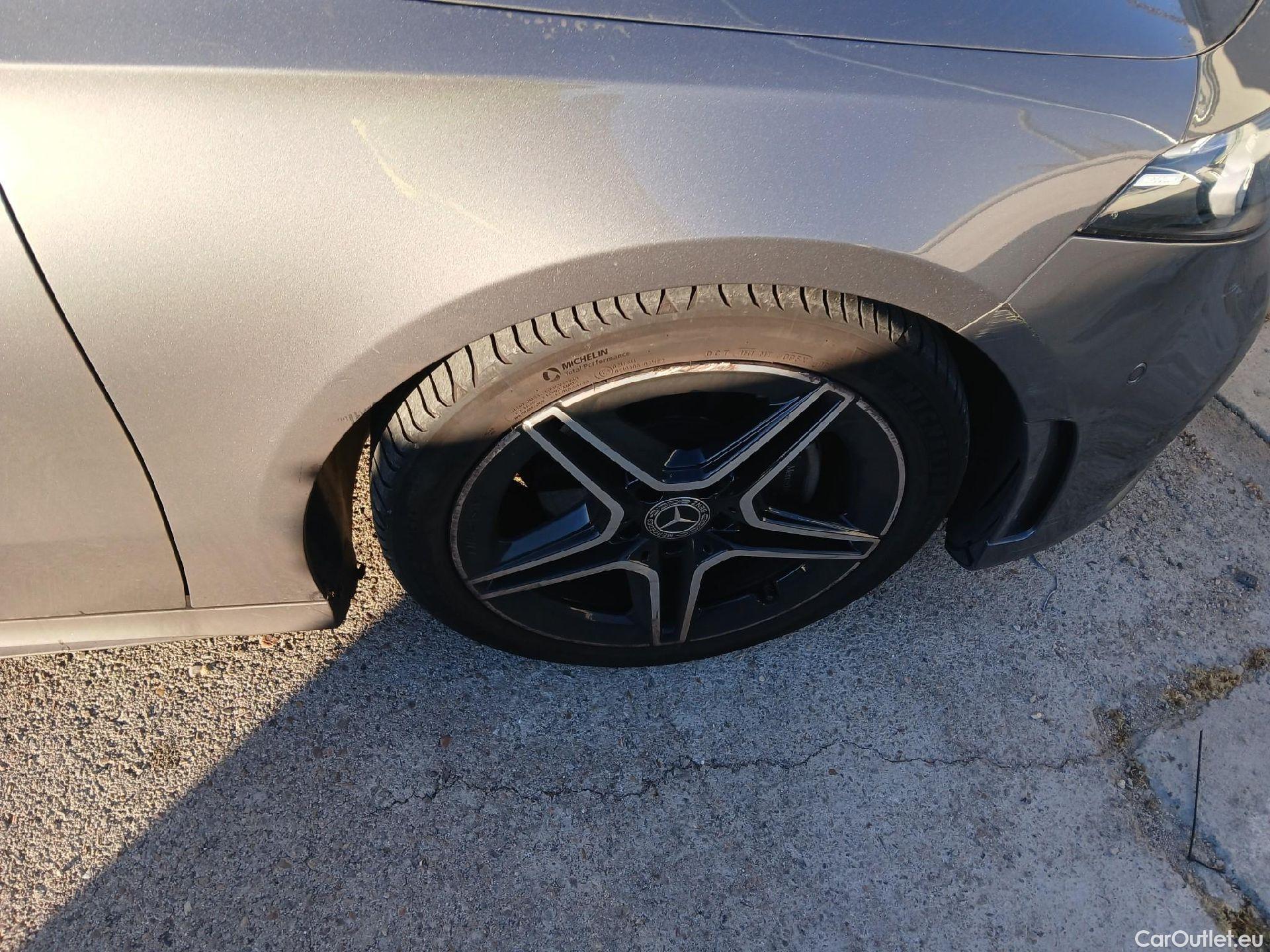  Mercedes  A-Klasse MERCEDES-BENZ Clase A / 2018 / 5P / berlina con portón A 180 #11