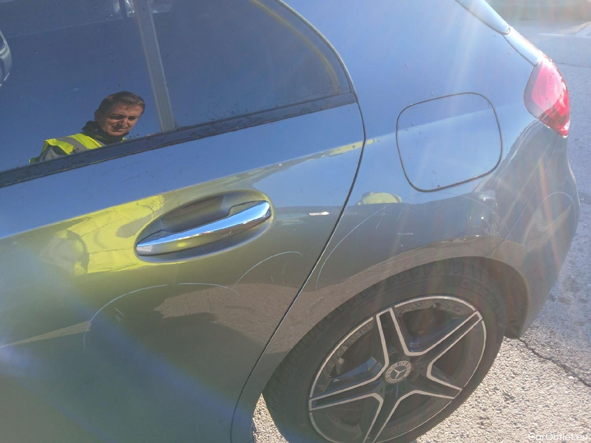  Mercedes  A-Klasse MERCEDES-BENZ Clase A / 2018 / 5P / berlina con portón A 180 #25