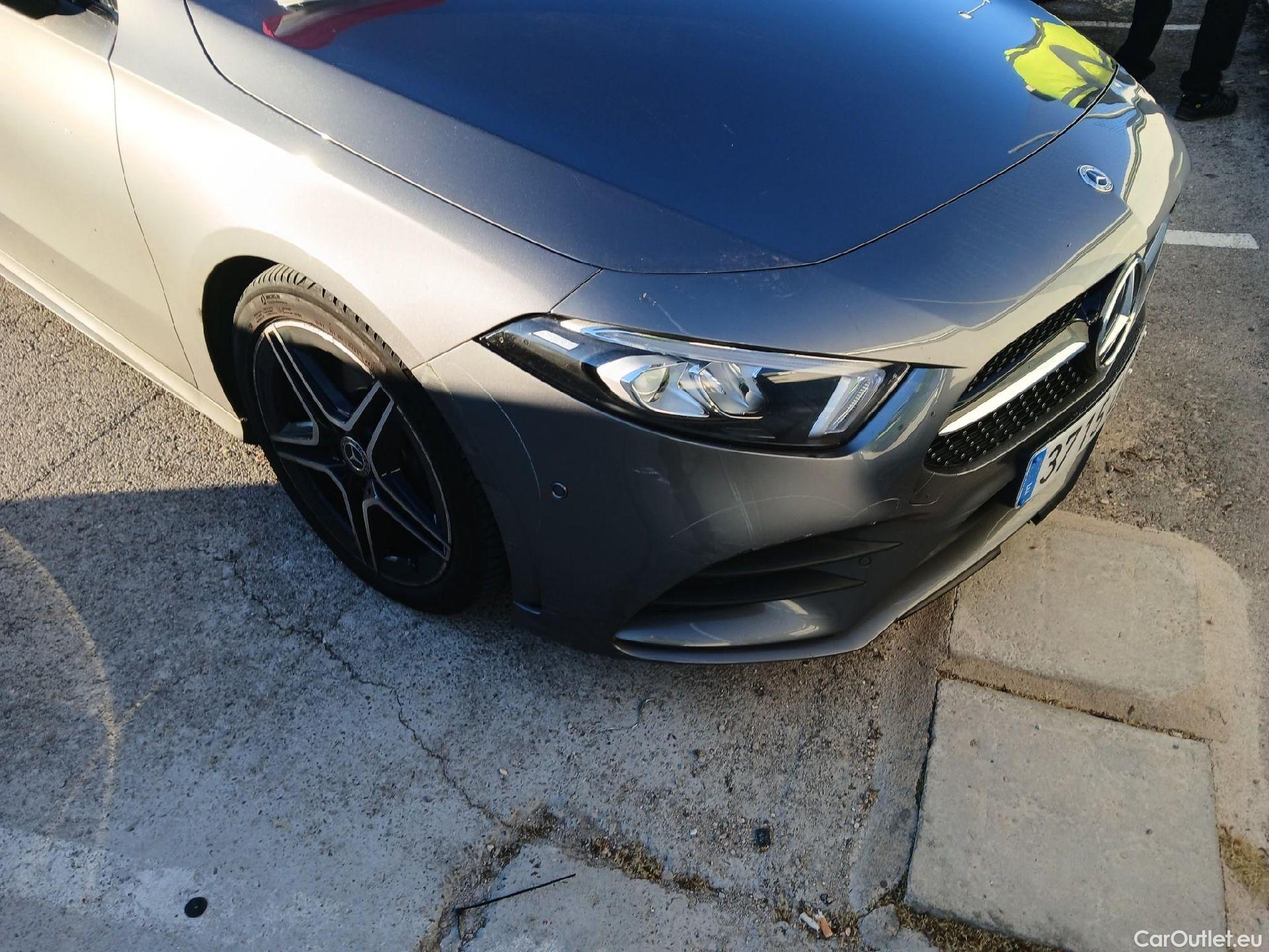  Mercedes  A-Klasse MERCEDES-BENZ Clase A / 2018 / 5P / berlina con portón A 180 #12